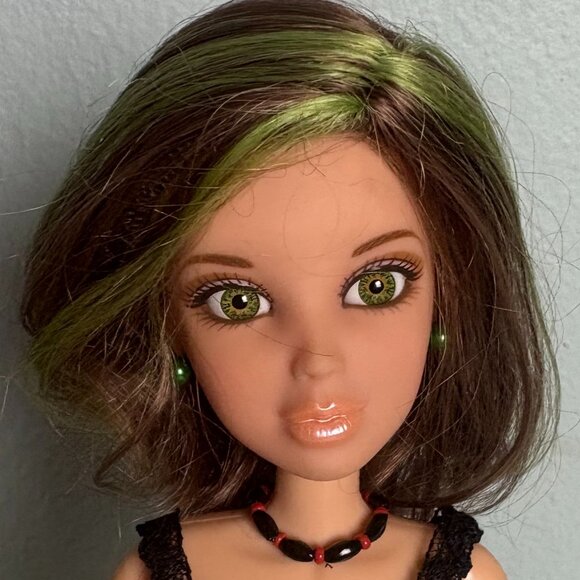 2009 Spin Master Ltd LIV 12" Doll #00802SWMG  Articulated  Handmade Dress - Picture 2 of 4